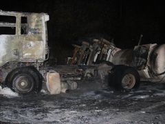 ASİT YÜKLÜ TIR YANDI…