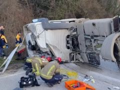 DEVRİLEN BETON TANKERİNİN SÜRÜCÜSÜ HAYATINI KAYBETTİ!..