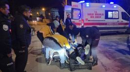 YOL KENARINDA HARAKETSİZ BULUNAN GENÇ HASTANEYE  KALDIRILDI!..