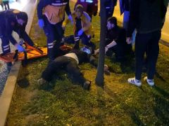 YOLA DÜŞÜRDÜĞÜ TELOFONU ALMAK İSTERKEN AZ DAHA CANINDAN OLUYORDU!..